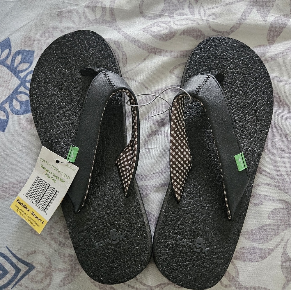 Sanuk Sandals Size 6